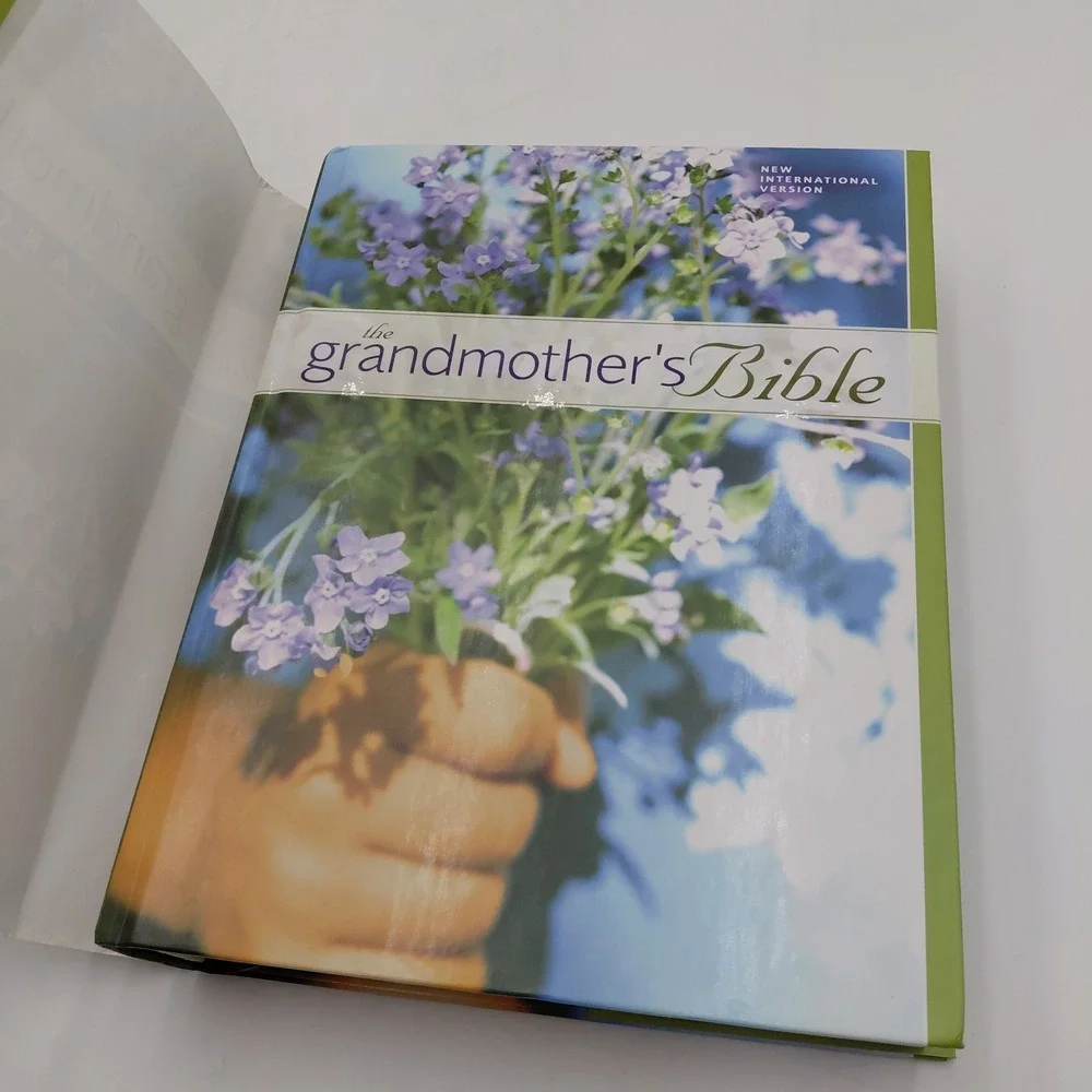 The Grandmothers Bible NIV Large Print Zondervan Hardcover Dust Cover No Writing